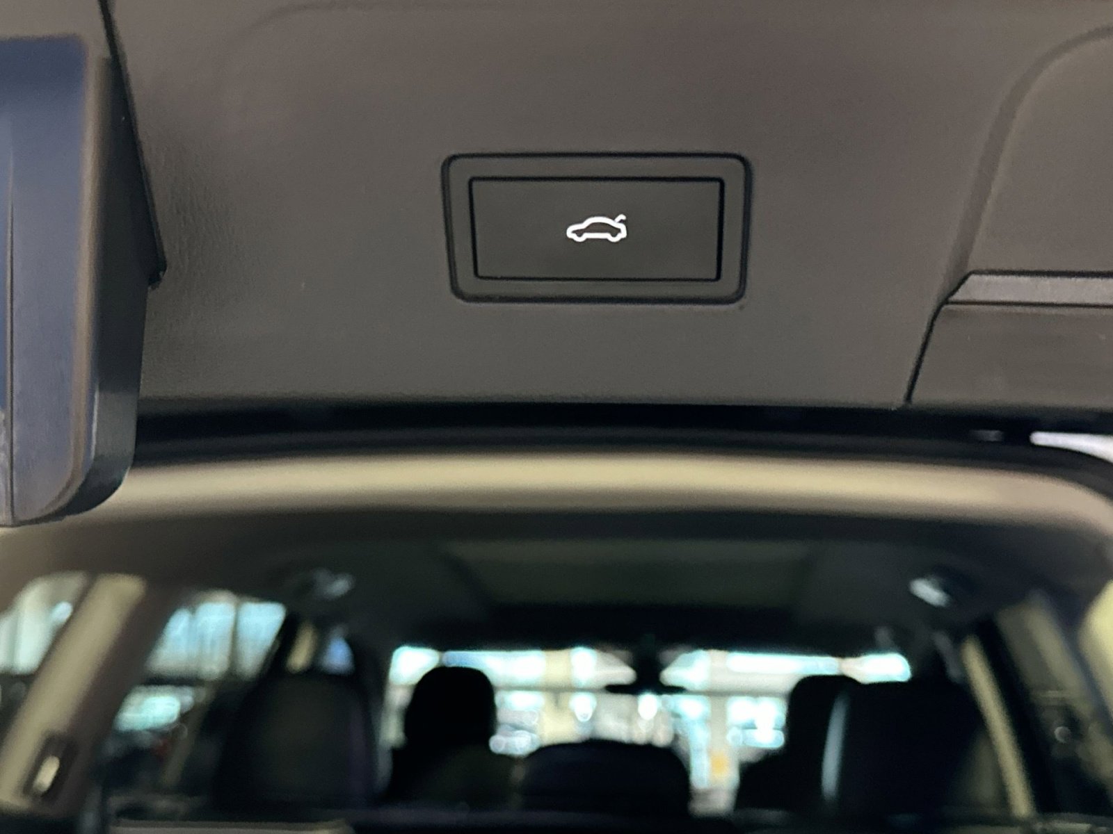 Used 2023 Volkswagen Atlas SEL R-Line image 39