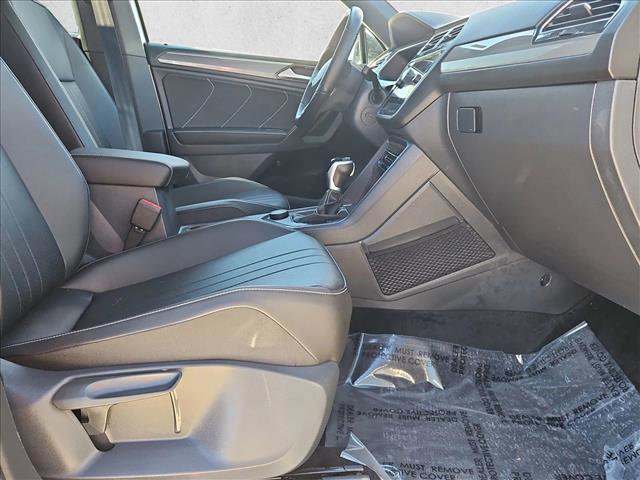 Used 2023 Volkswagen Tiguan SE R-Line image 23