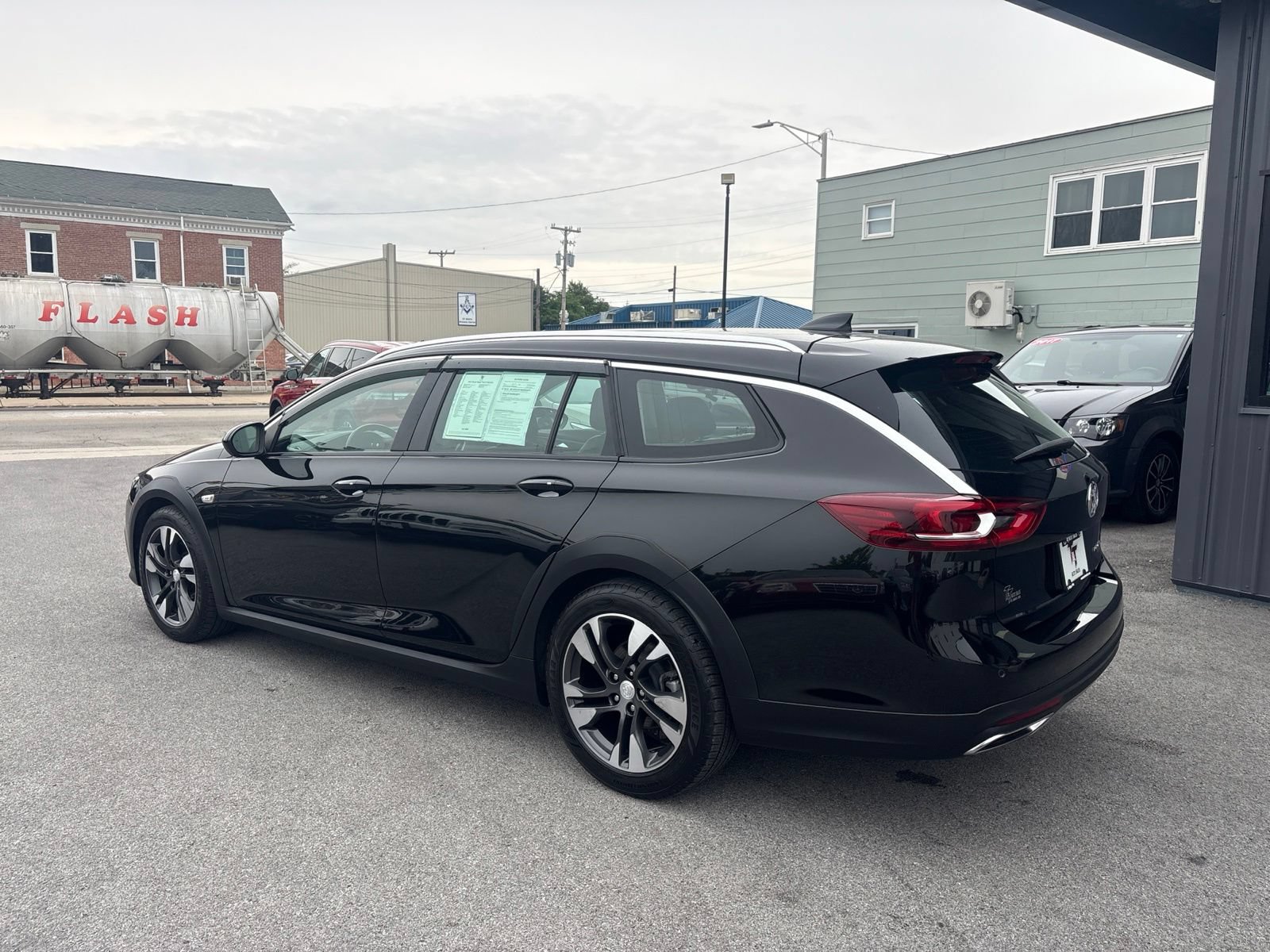 Used 2019 Buick Regal Essence w/ Driver Confidence Package I AWD/4WD image 2