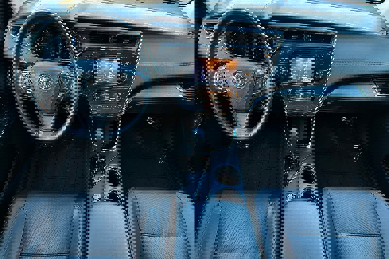 Used 2017 Toyota Avalon Limited image 3