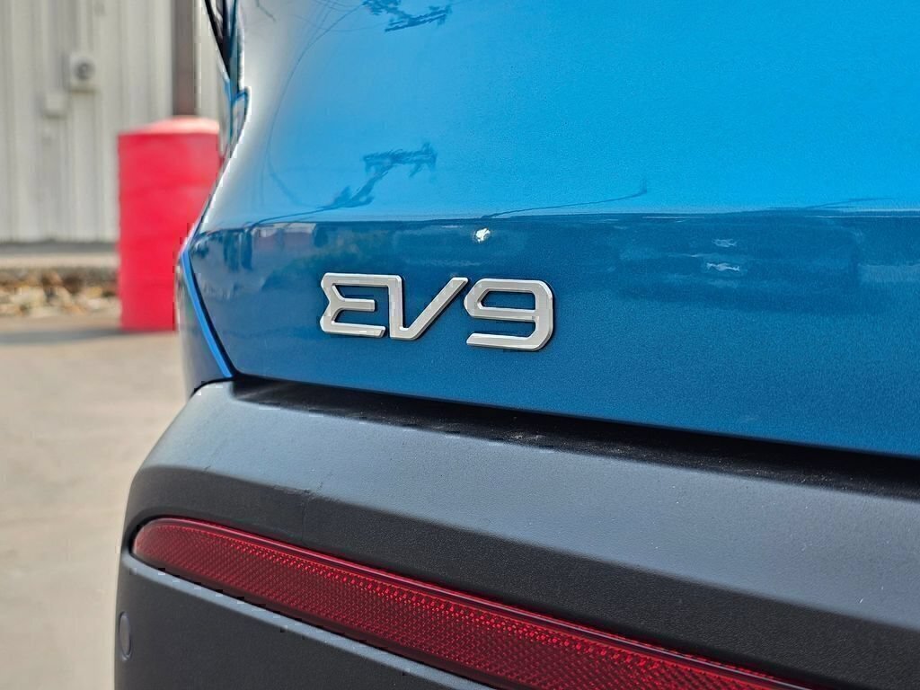 New 2026 Kia EV9 Wind AWD/4WD image 15