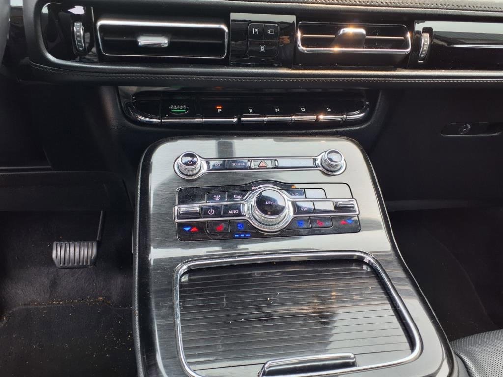 Used 2023 Lincoln Nautilus Reserve image 13