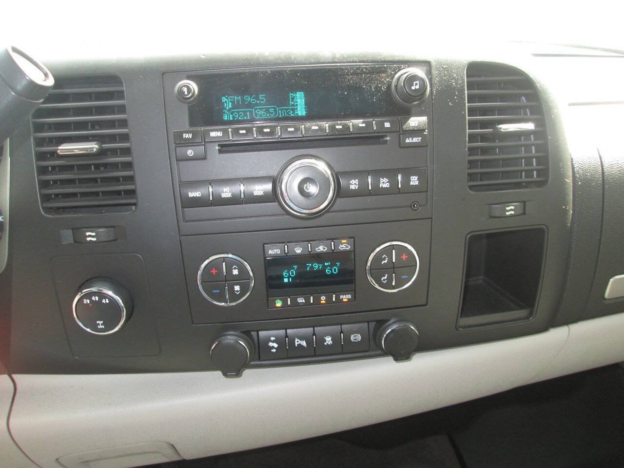 Used 2011 Chevrolet Silverado 2500 LT w/ Interior Plus Package AWD/4WD image 13