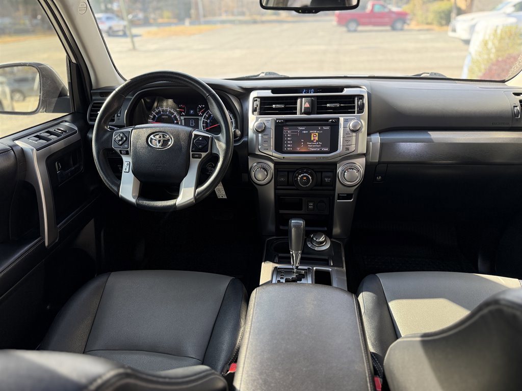 Used 2018 Toyota 4Runner SR5 Premium image 18