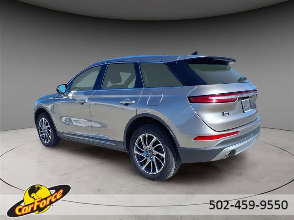 Used 2021 Lincoln Corsair AWD image 3
