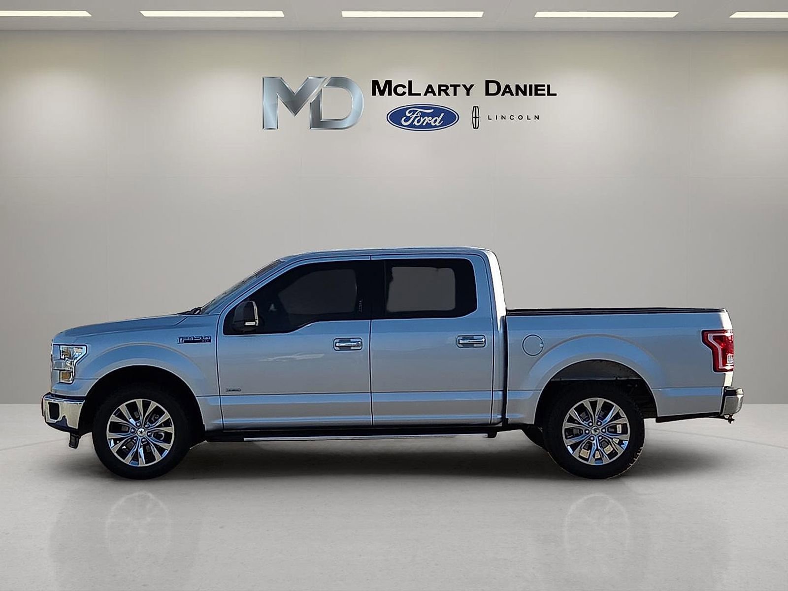Used 2016 Ford F150 XLT w/ Equipment Group 302A Luxury image 3