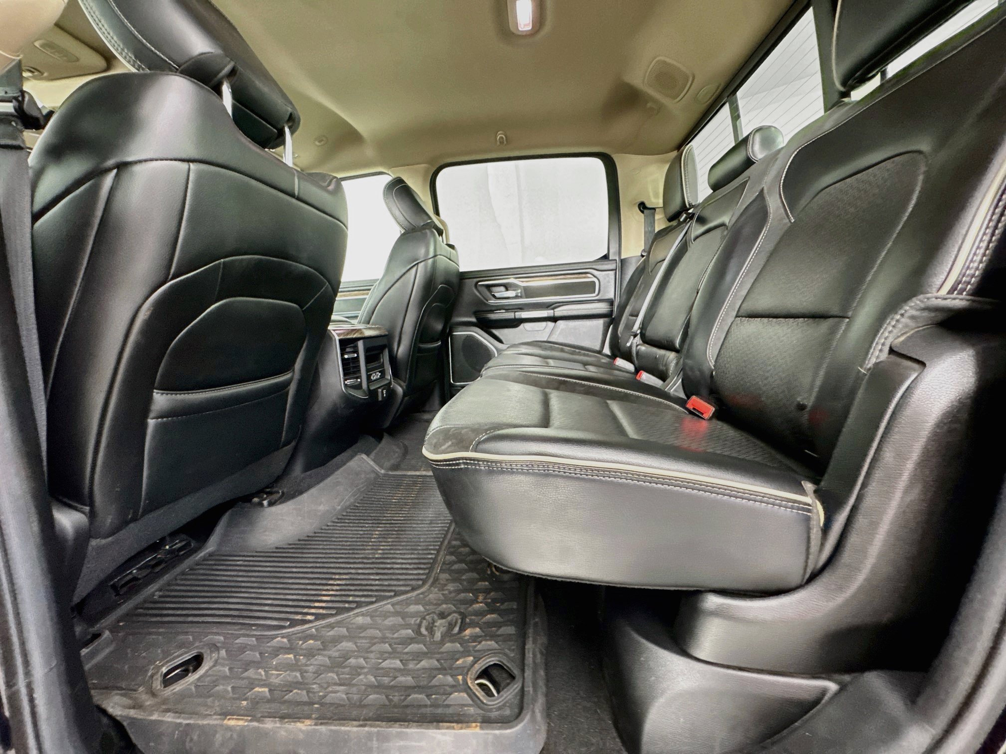 Used 2019 RAM 1500 Laramie AWD/4WD image 24