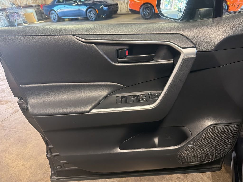 Used 2024 Toyota RAV4 LE image 9