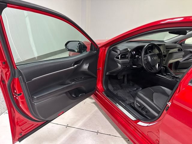 Used 2021 Toyota Camry SE AWD/4WD image 9