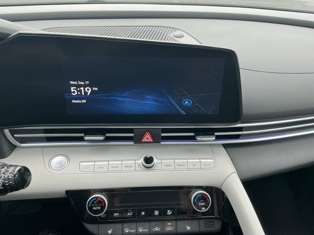 Certified 2024 Hyundai Elantra Limited image 16