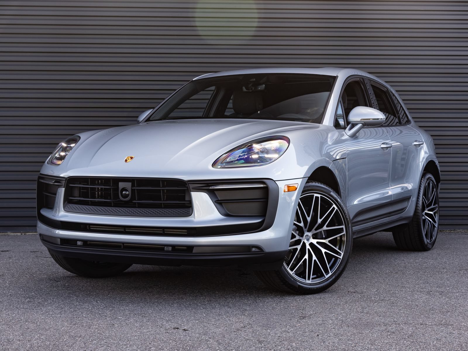 Certified 2026 Porsche Macan AWD/4WD image 1