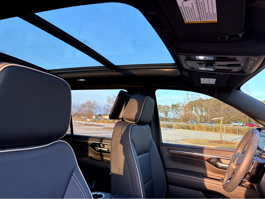 New 2025 Chevrolet Suburban Premier image 7