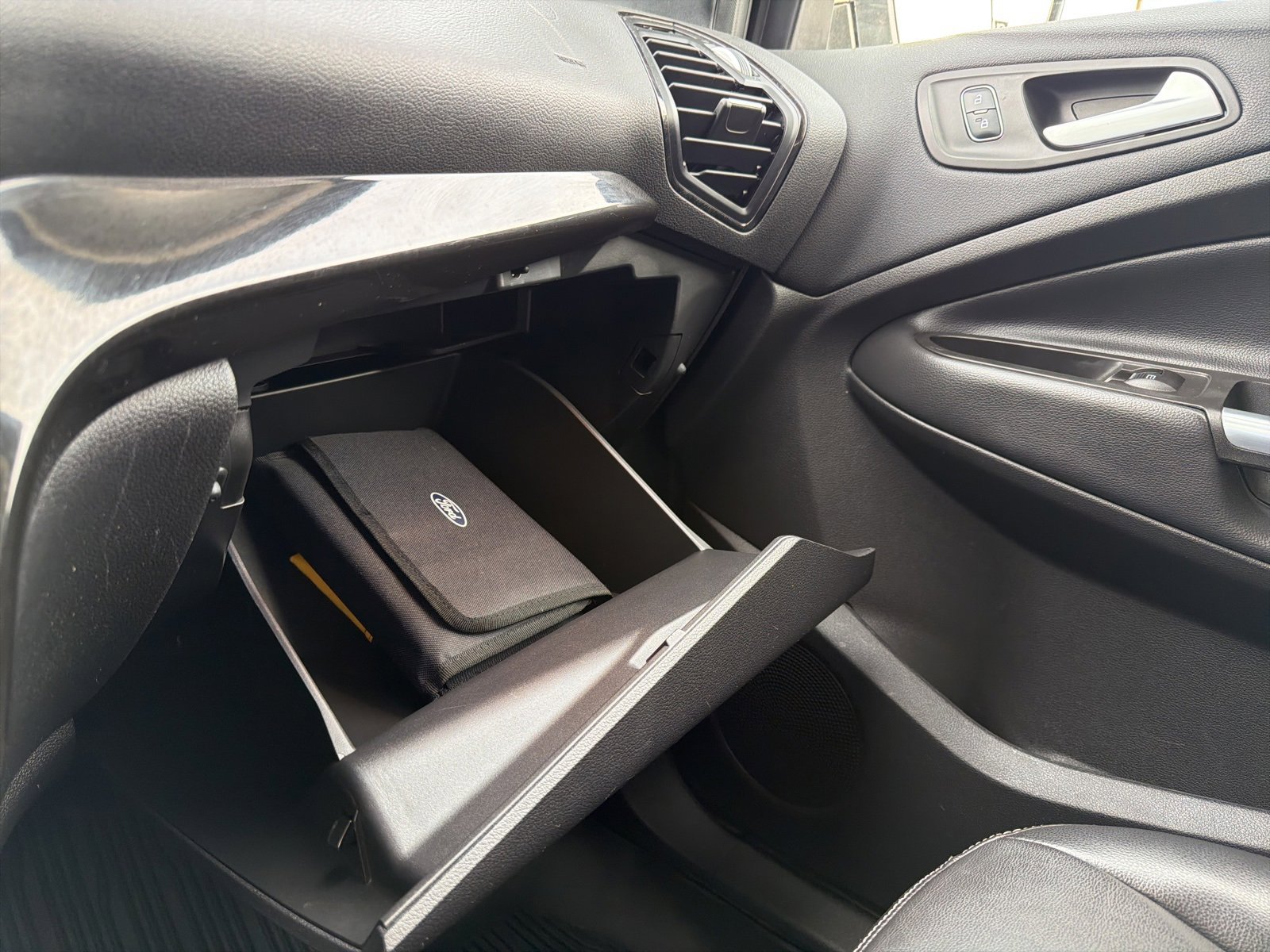 Used 2017 Ford Escape Titanium image 46