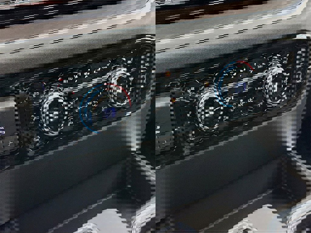 New 2026 GMC Sierra 1500 SLT image 16