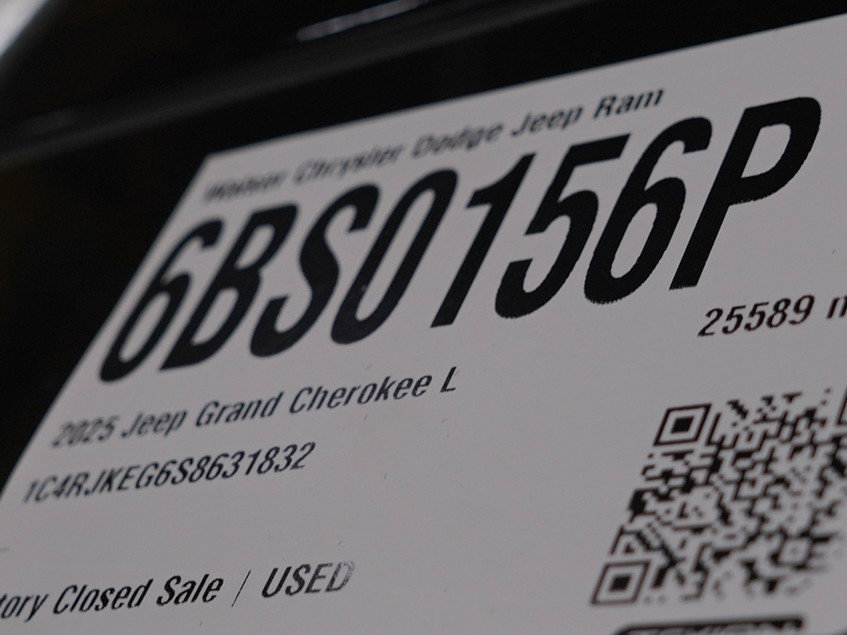 Used 2025 Jeep Grand Cherokee L Summit AWD/4WD image 34
