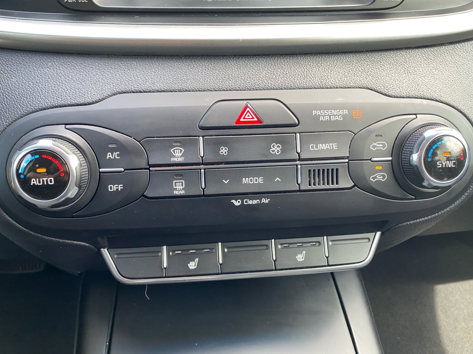 Used 2018 Kia Sorento LX image 18