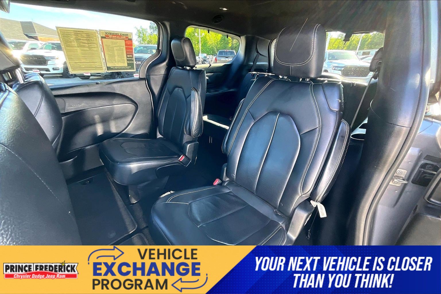 Used 2018 Chrysler Pacifica Touring-L w/ Premium Audio Group FWD image 21