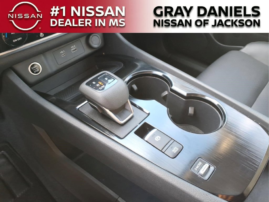 Used 2023 Nissan Rogue SV w/ SV Premium B Package FWD image 19