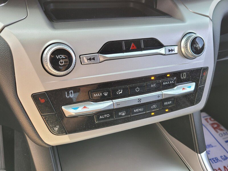 Used 2021 Ford Explorer XLT w/ Equipment Group 202A image 21