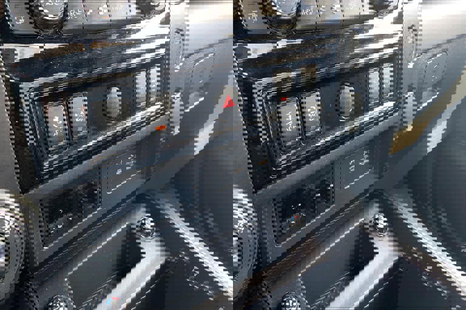 Used 2022 Nissan Titan PRO-4X w/ Pro-4x Convenience Package image 35