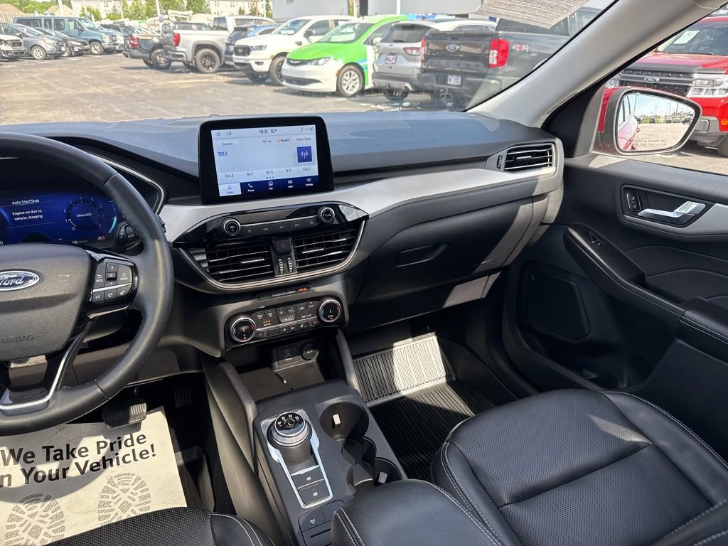 Used 2022 Ford Escape SEL w/ Technology Package FWD image 12