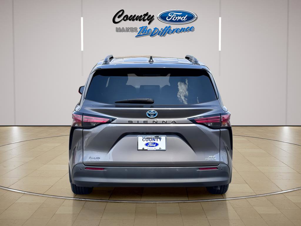 Used 2022 Toyota Sienna XLE w/ XLE Plus Package image 12