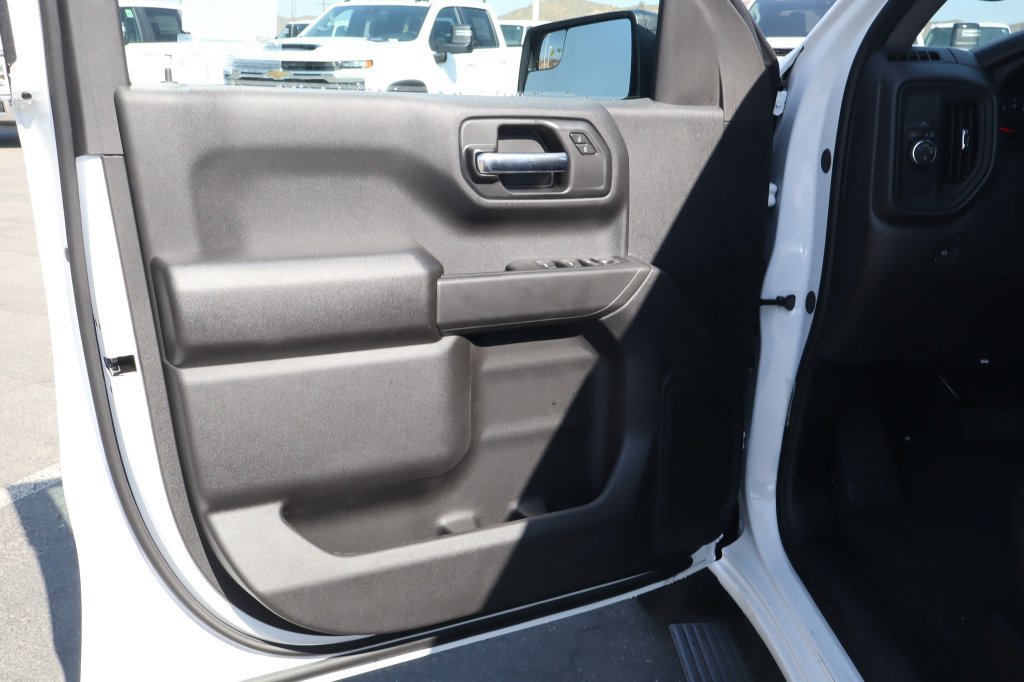 New 2026 Chevrolet Silverado 1500 Custom w/ LPO, Dark Essentials Package RWD image 17