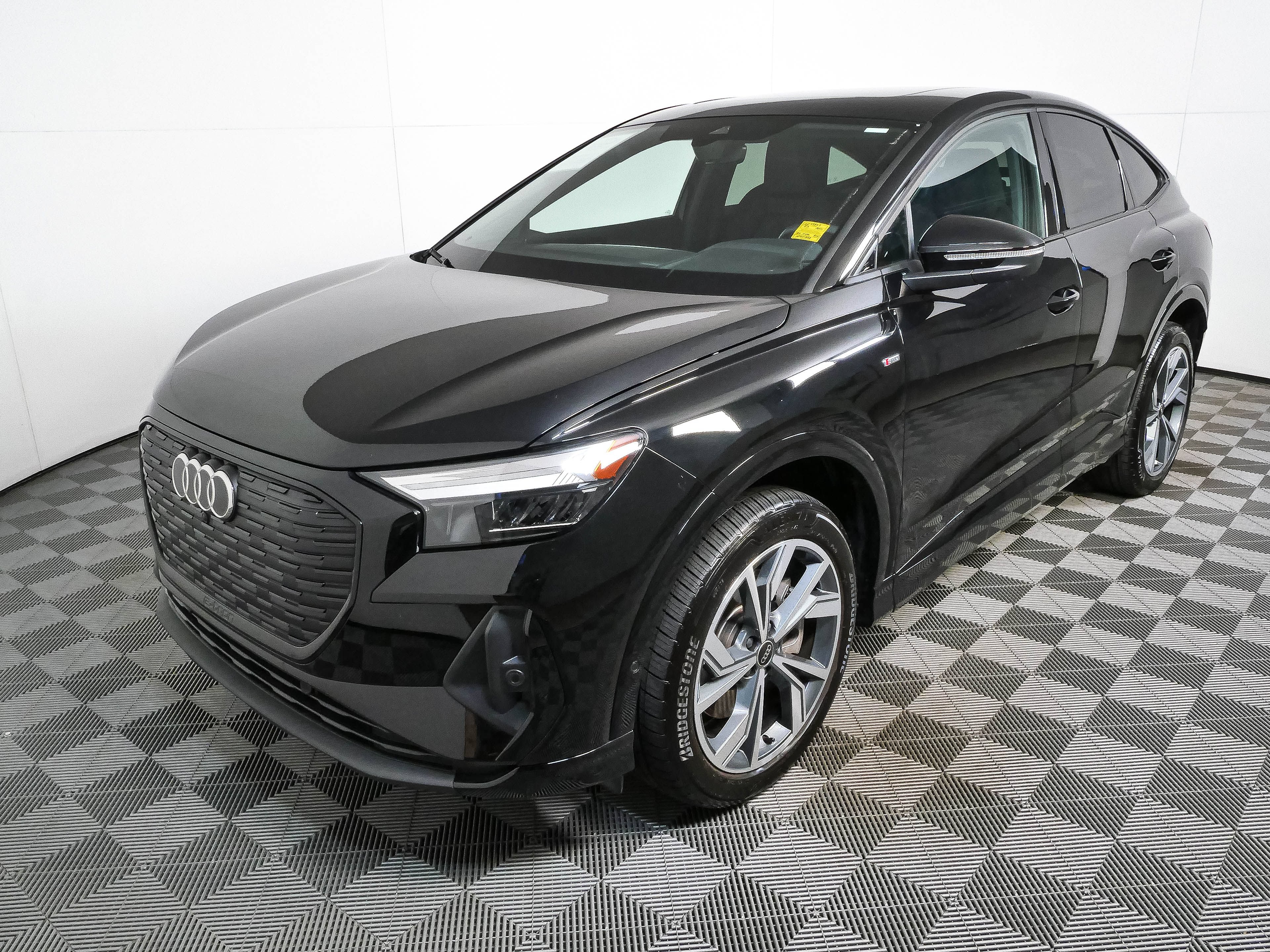 Used 2023 Audi Q4 e-tron Premium Plus w/ Premium Plus AWD/4WD image 32