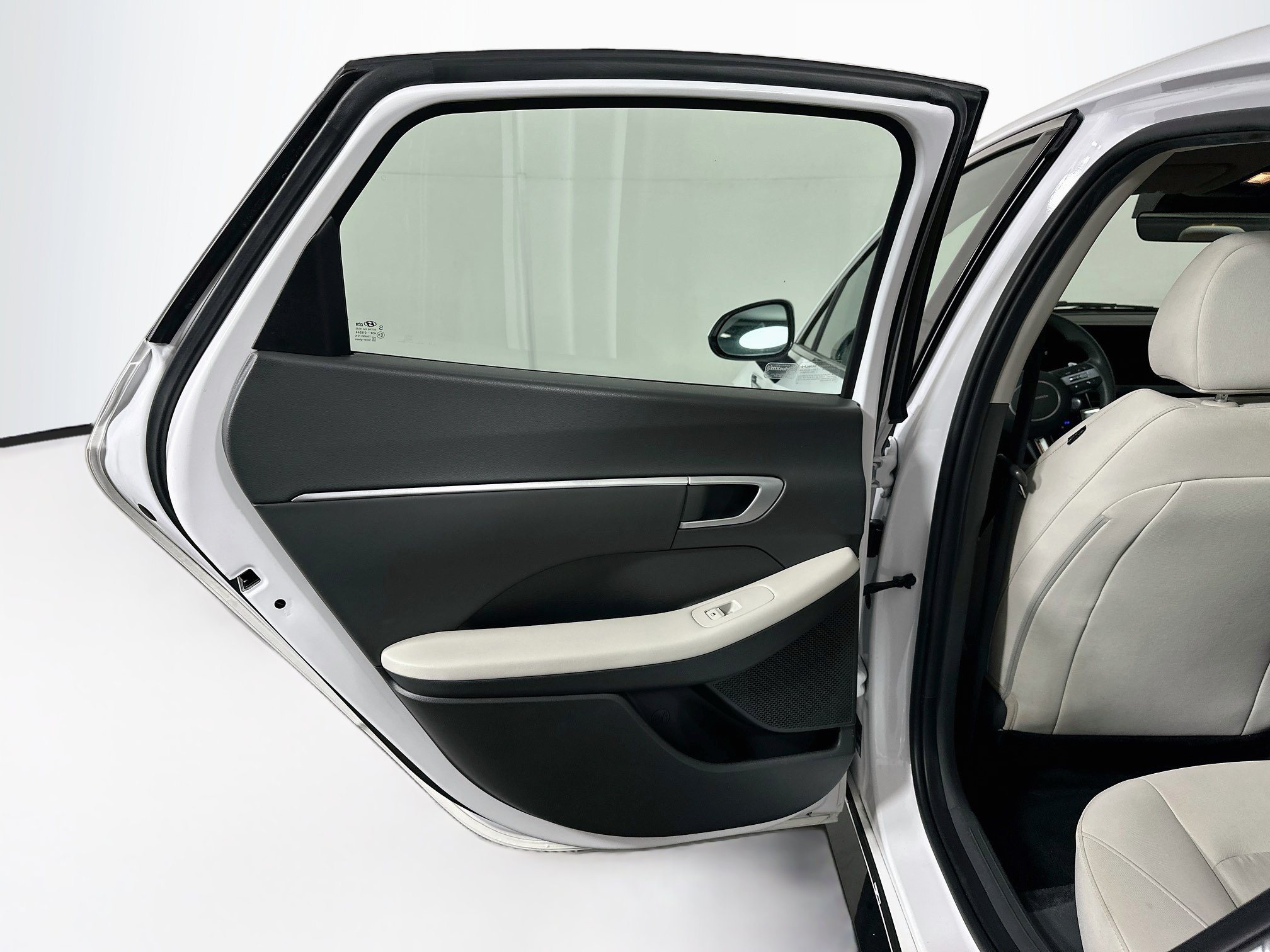Used 2025 Hyundai Sonata SEL FWD image 25