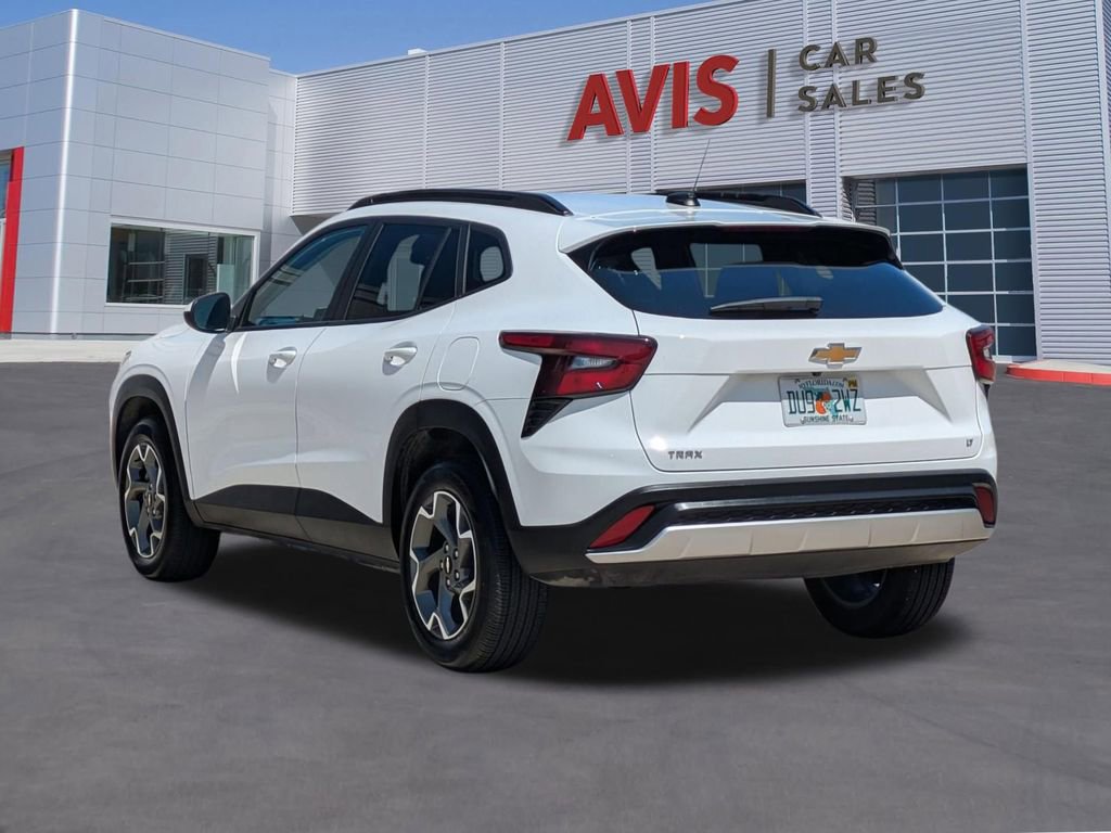 Used 2025 Chevrolet Trax LT w/ LT Convenience Package FWD image 9