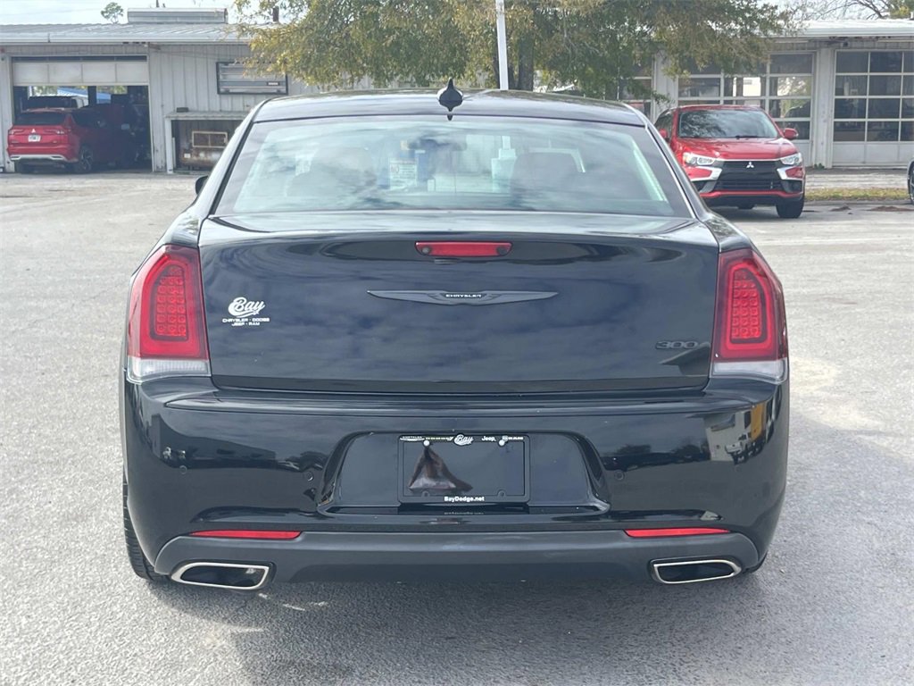 Used 2022 Chrysler 300 Touring L w/ Popular Equipment Group image 4