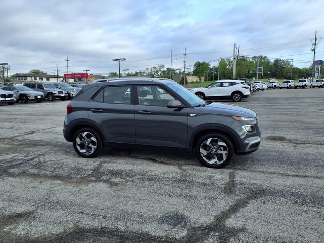 Used 2025 Hyundai Venue SEL FWD image 14