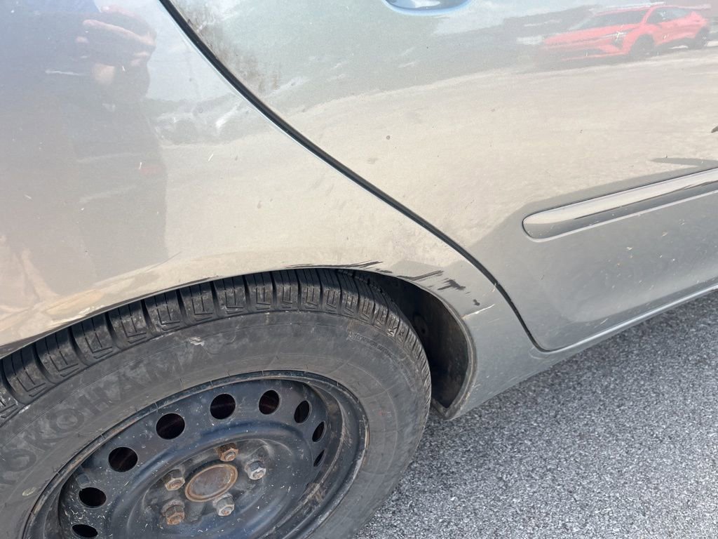 Used 2005 Toyota Camry LE FWD image 13