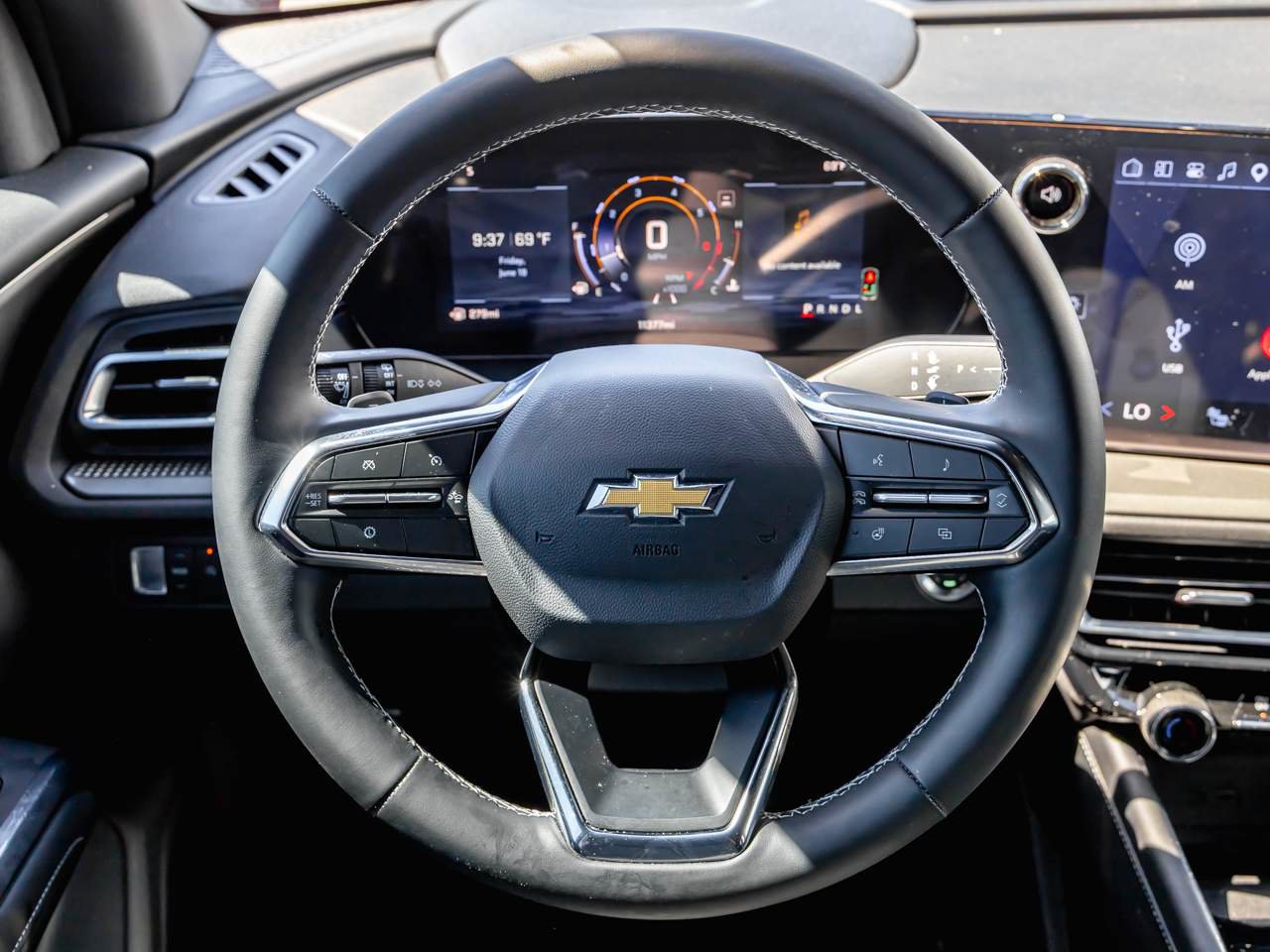 Used 2026 Chevrolet Traverse LT FWD image 12