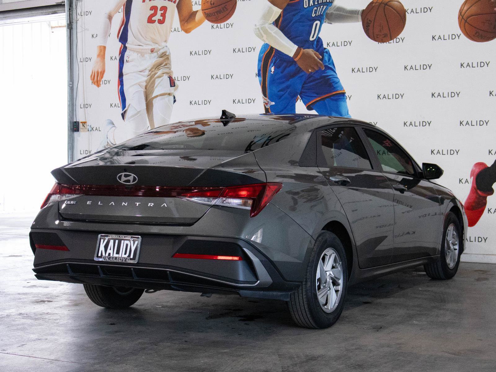 Used 2025 Hyundai Elantra SE FWD image 24