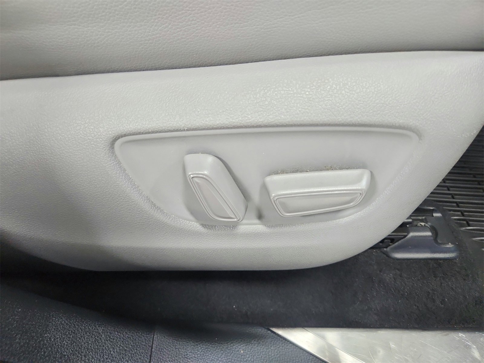 Used 2020 Toyota Highlander Platinum image 40