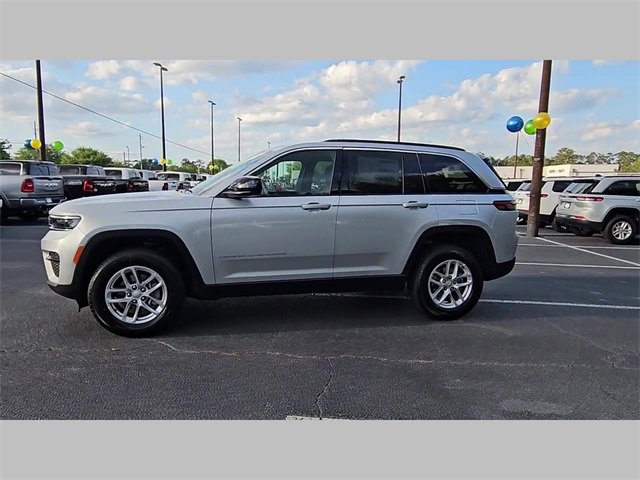 New 2025 Jeep Grand Cherokee Laredo X image 24