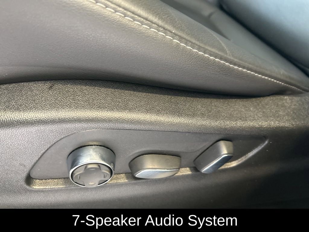 Used 2025 Cadillac XT4 Premium Luxury image 6