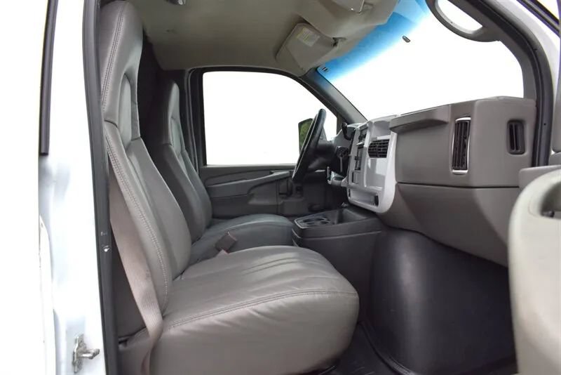 Used 2006 Chevrolet Express 3500 RWD image 28