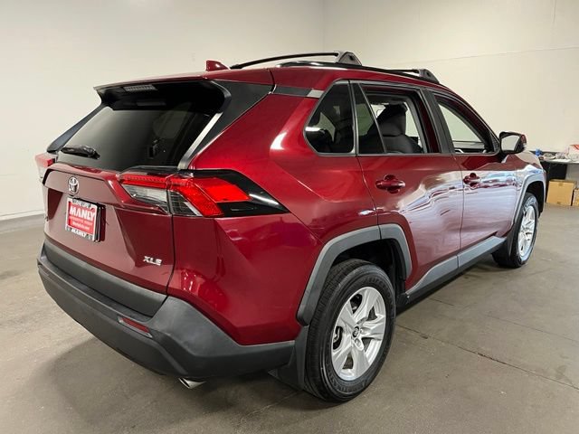Used 2020 Toyota RAV4 XLE w/ Convenience Package FWD image 3