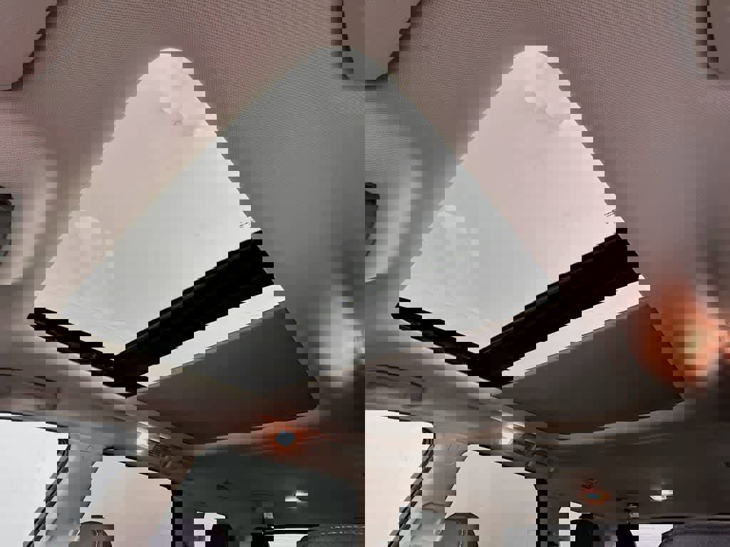 Used 2022 Nissan Pathfinder SV w/ SV Premium Package image 31