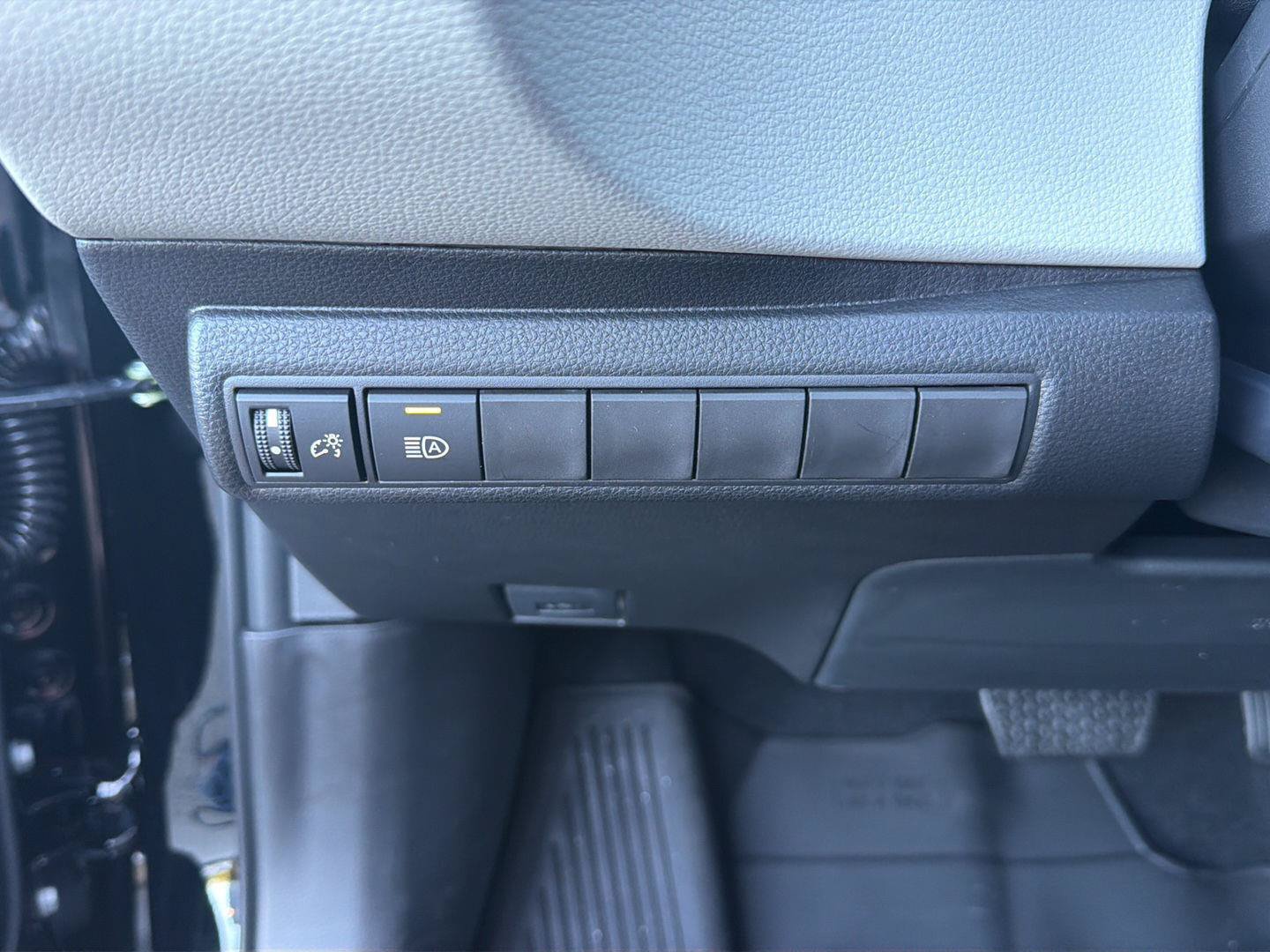 New 2027 Toyota Corolla LE FWD image 19