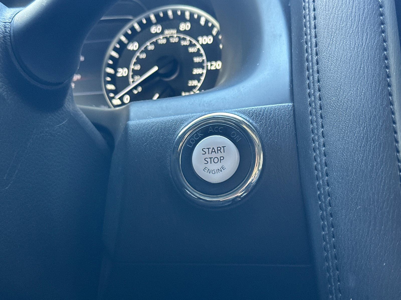 Used 2023 Nissan Armada SL w/ Captain's Chairs Package image 22