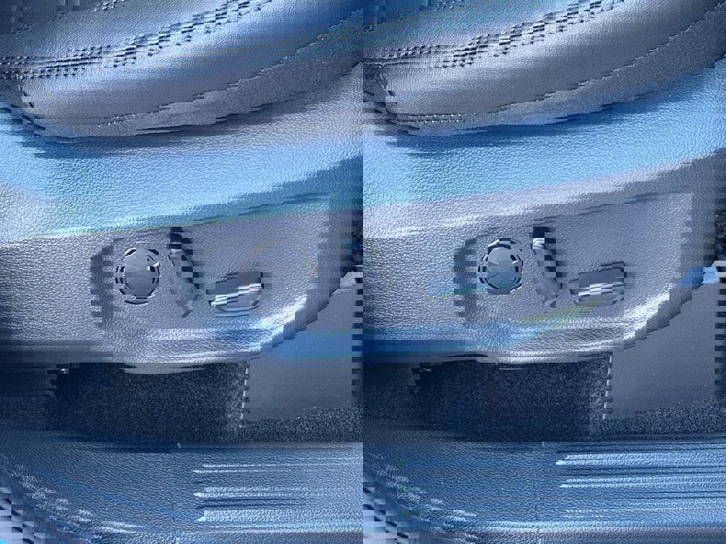 New 2025 Ford Ranger Lariat w/ Black Appearance Package image 33