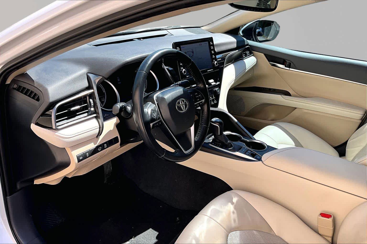 Used 2021 Toyota Camry XLE FWD image 18