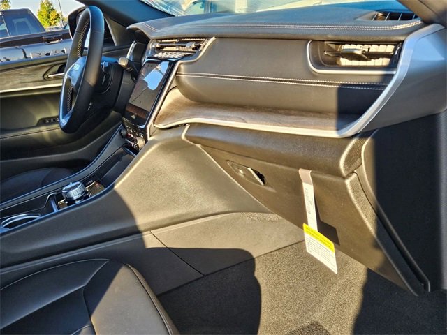 New 2025 Jeep Grand Cherokee Limited w/ Black Appearance Package image 27