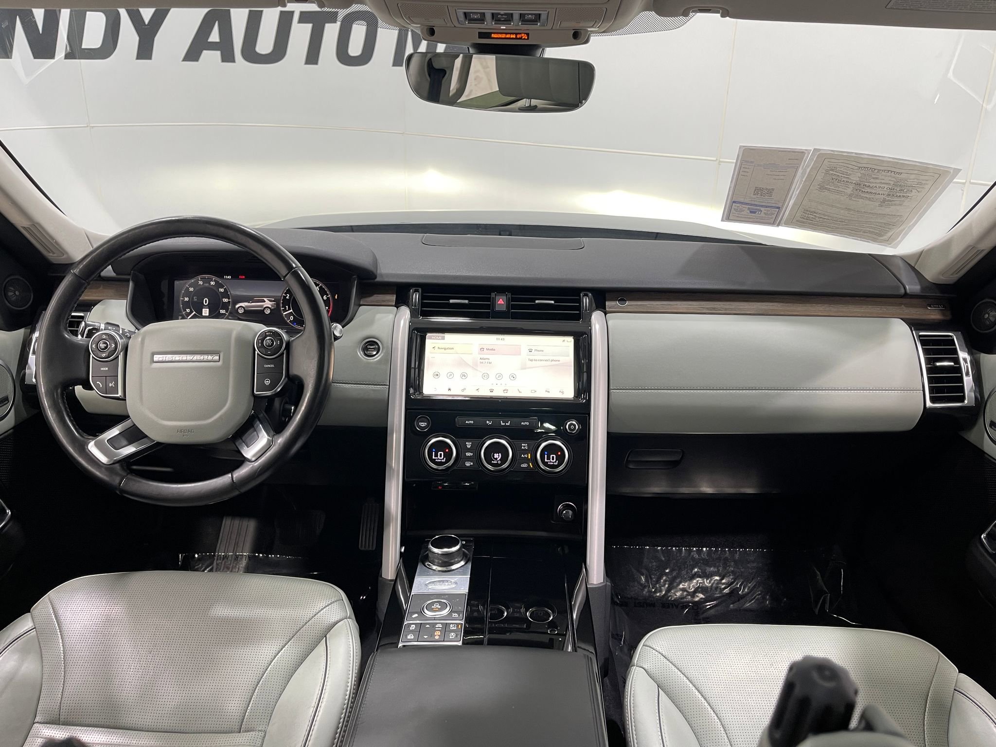Used 2018 Land Rover Discovery HSE Luxury AWD/4WD image 19