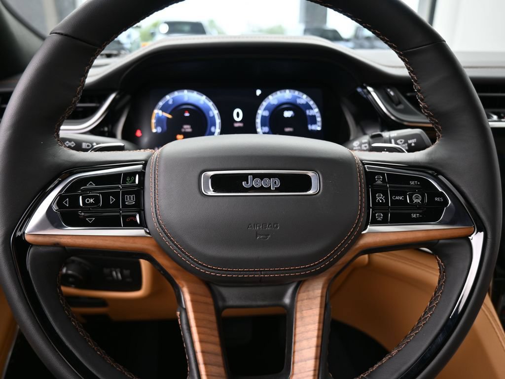 New 2025 Jeep Grand Cherokee L Summit AWD/4WD image 32