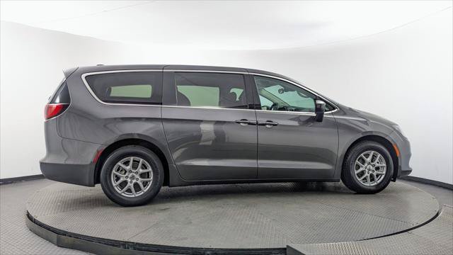 Used 2023 Chrysler Voyager LX FWD image 9