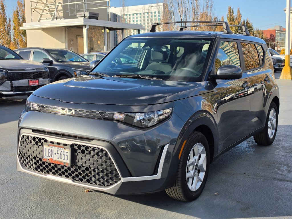 Certified 2023 Kia Soul LX w/ LX Technology Package FWD image 7